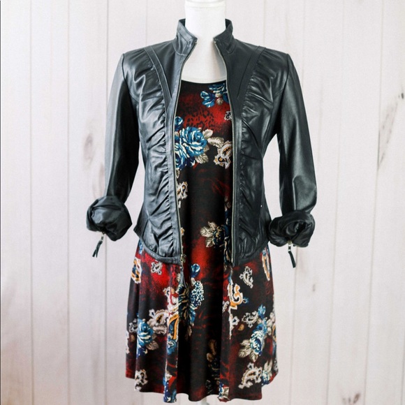 🎈The Gabriella Dress- red floral with stripes - Picture 2 of 9